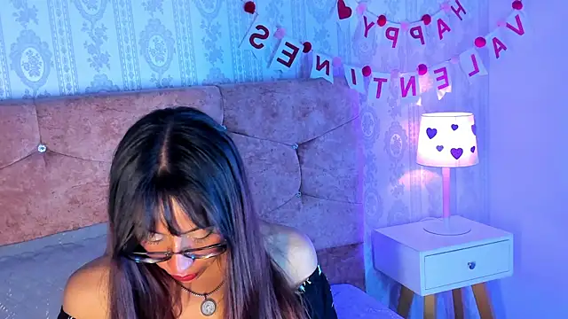 Chloe Miiler online show from February 18, 1:18 pm