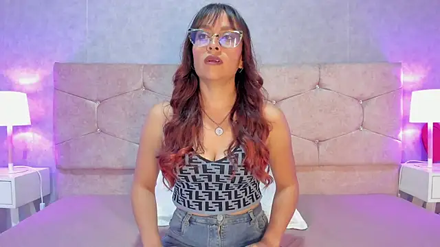 Chloe Miiler online show from February 16, 1:43 pm