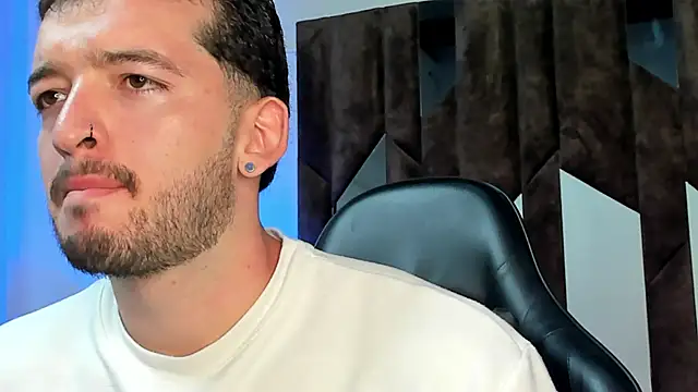 Snapshot of Logan_Wolf-js chatting on July 16, 3:31 pm Logan Wolf-js online show from July 16, 3:31 pm