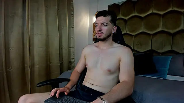 Logan Wolf-js online show from April 5, 3:19 pm