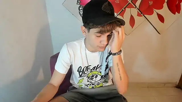 Jesshot bigcock20cm online show from March 15, 3:35 am