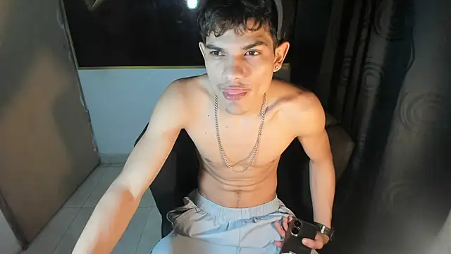 Snapshot of Jesshot_bigcock20cm chatting on June 15, 8:03 am Jesshot bigcock20cm online show from June 15, 8:03 am