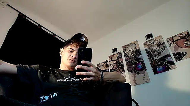 Jesshot bigcock20cm online show from April 21, 2:14 am