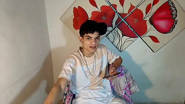 Snapshot of Jesshot_bigcock20cm chatting on July 18, 2:42 am Jesshot bigcock20cm online show from July 18, 2:42 am