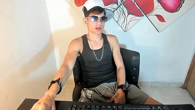 Snapshot of Jesshot_bigcock20cm chatting on June 4, 5:01 am Jesshot bigcock20cm online show from June 4, 5:01 am
