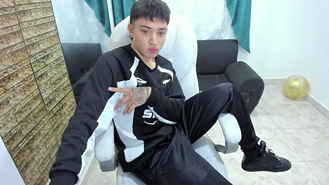 Wesleey-Boy online show from February 10, 7:02 pm