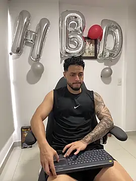 MattiaDupont online show from March 31, 9:39 pm