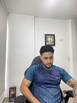 MattiaDupont online show from April 10, 9:33 pm