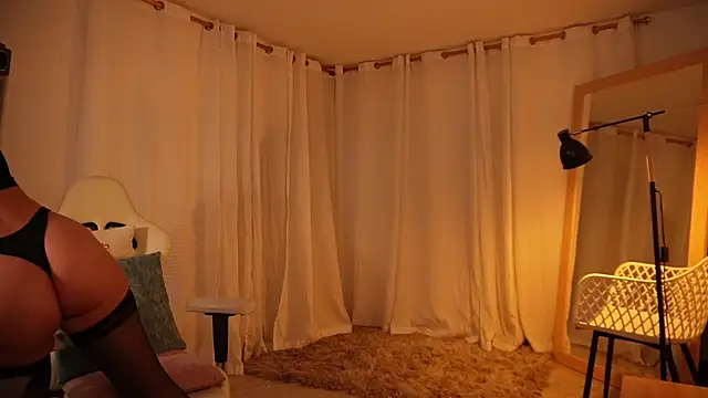 Madisonlara1 online show from April 10, 6:04 pm