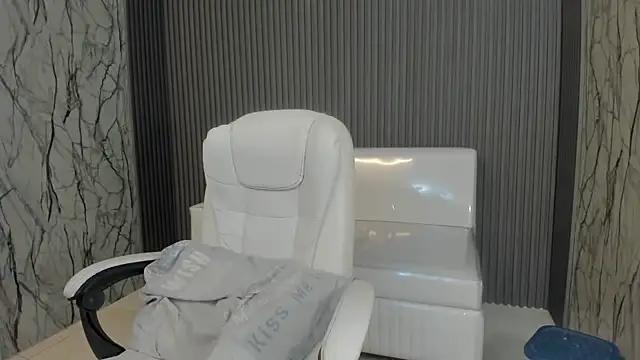 Snapshot of mady_musex chatting on February 25, 3:18 am mady musex online show from February 25, 3:18 am