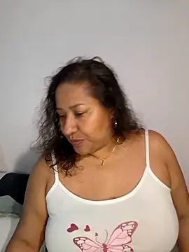 Snapshot of Nyomi_browm chatting on June 20, 4:06 am Nyomi browm online show from June 20, 4:06 am
