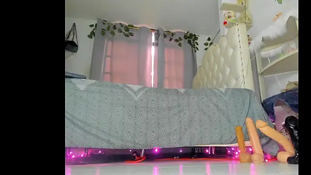 Snapshot of sweet_supreme chatting on February 16, 8:40 pm sweet supreme online show from February 16, 8:40 pm