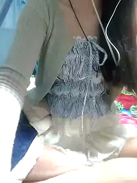 Snapshot of DoliceGirl2k chatting on April 4, 10:27 pm DoliceGirl2k online show from April 4, 10:27 pm