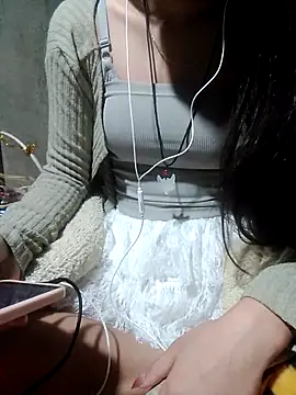 Snapshot of DoliceGirl2k chatting on April 9, 11:22 pm DoliceGirl2k online show from April 9, 11:22 pm