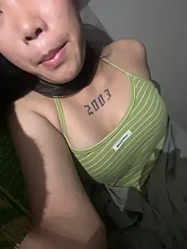 Snapshot of DoliceGirl2k chatting on May 1, 8:14 pm DoliceGirl2k online show from May 1, 8:14 pm