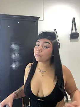 big booty girl online show from February 19, 11:45 pm