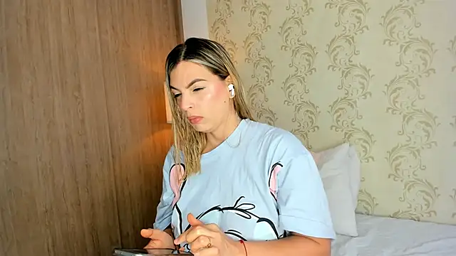 Snapshot of mahia_montenegro chatting on May 4, 7:50 pm mahia montenegro online show from May 4, 7:50 pm