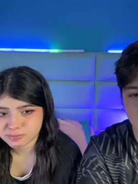 EmilyAndAndrew online show from February 13, 3:28 am