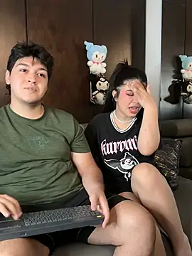 EmilyAndAndrew online show from April 12, 4:16 am