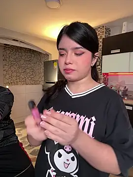 EmilyAndAndrew online show from April 3, 4:08 am