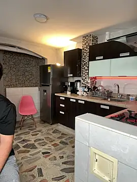 EmilyAndAndrew online show from April 4, 3:35 am