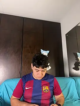 EmilyAndAndrew online show from March 22, 3:54 am