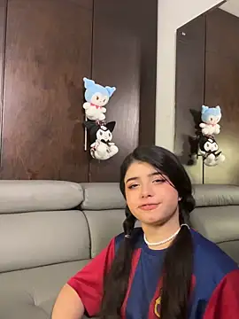 EmilyAndAndrew online show from May 15, 4:43 am