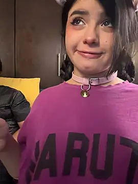 EmilyAndAndrew online show from February 20, 3:58 am