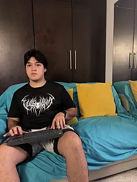 EmilyAndAndrew online show from February 18, 3:37 am