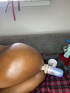 Ebony Queeen online show from April 19, 6:10 pm