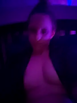 sexyymeli online show from April 6, 6:25 am