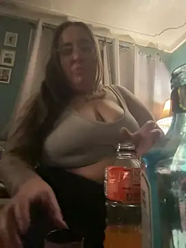Snapshot of kayleighgirl chatting on May 9, 6:06 am kayleighgirl online show from May 9, 6:06 am