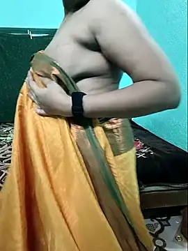 Snapshot of Tamilkannadacouple chatting on April 19, 6:10 pm Tamilkannadacouple online show from April 19, 6:10 pm
