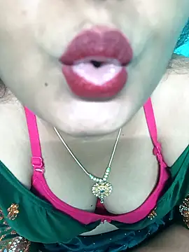 Snapshot of Tamilkannadacouple chatting on March 2, 3:30 pm Tamilkannadacouple online show from March 2, 3:30 pm