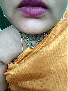 Snapshot of Tamilkannadacouple chatting on April 21, 6:03 pm Tamilkannadacouple online show from April 21, 6:03 pm