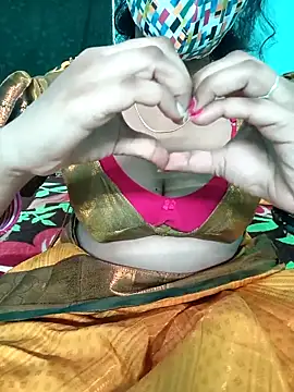 Snapshot of Tamilkannadacouple chatting on February 25, 5:07 am Tamilkannadacouple online show from February 25, 5:07 am