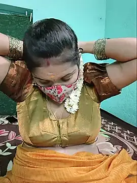 Snapshot of Tamilkannadacouple chatting on May 22, 3:32 pm Tamilkannadacouple online show from May 22, 3:32 pm