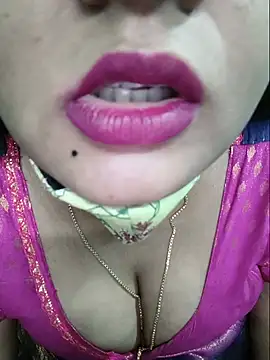 Snapshot of Tamilkannadacouple chatting on May 13, 11:06 am Tamilkannadacouple online show from May 13, 11:06 am