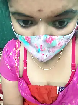 Snapshot of Tamilkannadacouple chatting on February 24, 4:52 pm Tamilkannadacouple online show from February 24, 4:52 pm