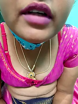 Snapshot of Tamilkannadacouple chatting on February 19, 5:21 pm Tamilkannadacouple online show from February 19, 5:21 pm