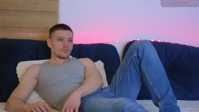 Snapshot of JulianTurner chatting on February 14, 9:42 am JulianTurner online show from February 14, 9:42 am