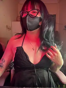 HaleyKin online show from April 8, 5:25 pm