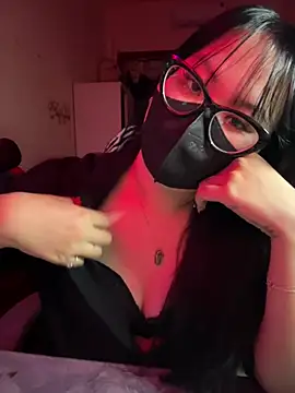 HaleyKin online show from March 11, 4:56 pm