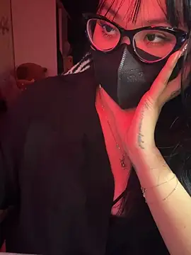 HaleyKin online show from March 24, 1:22 pm