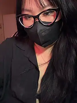 HaleyKin online show from March 28, 5:47 pm