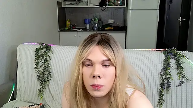 Snapshot of SnezanaLive chatting on February 28, 10:09 pm SnezanaLive online show from February 28, 10:09 pm