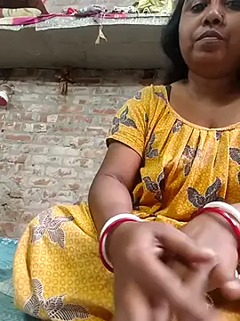 Snapshot of Puja_9999 chatting on February 5, 11:39 am Puja 9999 online show from February 5, 11:39 am