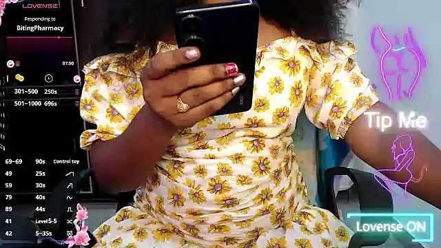 Snapshot of VixenNandhu chatting on February 14, 5:13 pm VixenNandhu online show from February 14, 5:13 pm