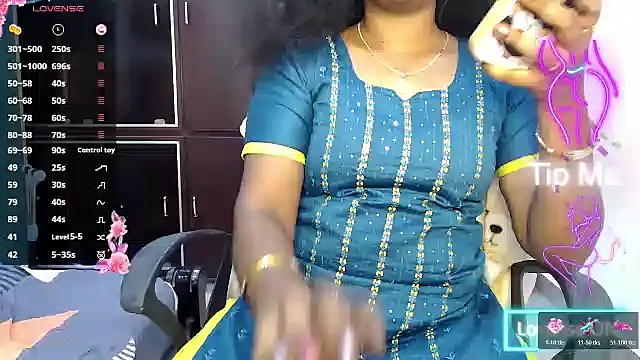 Snapshot of VixenNandhu chatting on February 17, 5:54 pm VixenNandhu online show from February 17, 5:54 pm