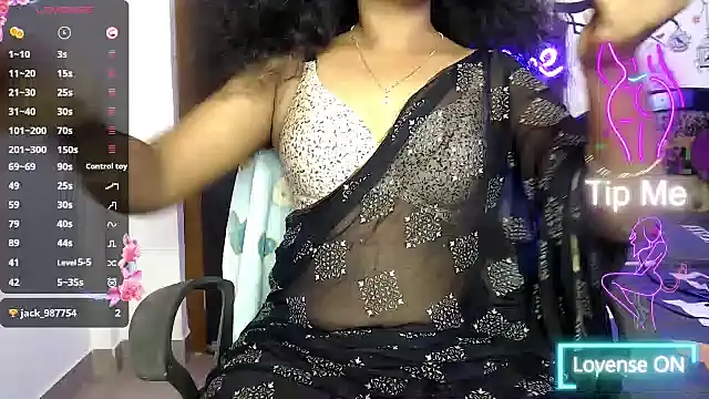 Snapshot of VixenNandhu chatting on February 12, 3:39 am VixenNandhu online show from February 12, 3:39 am